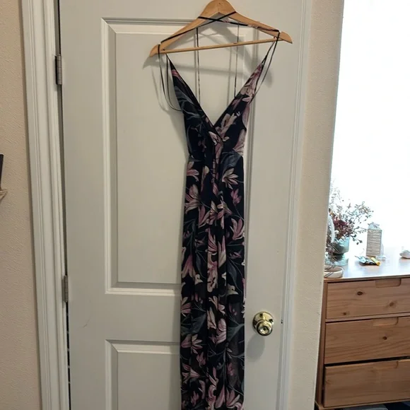 astr black floral dress NWT ASTR Covered Button Midi Dress In Black Clay Floral